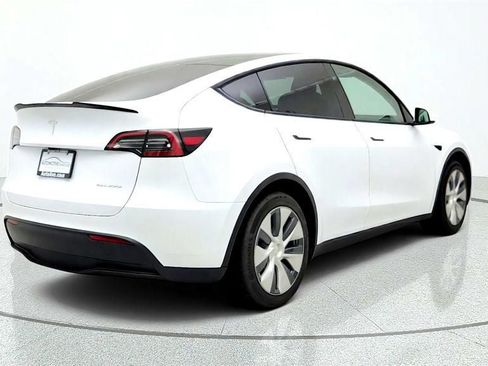 Used 2024 Tesla Model Y Long Range AWD/4WD image 5