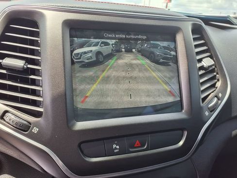 Used 2020 Jeep Cherokee Trailhawk AWD/4WD image 9