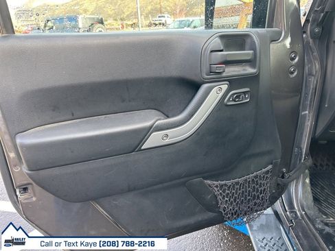 Used 2014 Jeep Wrangler Unlimited Sahara image 17