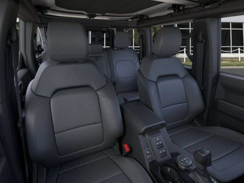 New 2026 Ford Bronco Outer Banks w/ Black Appearance Package AWD/4WD image 10