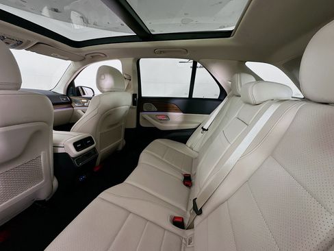 Used 2025 Mercedes-Benz GLE 350 4MATIC w/ AMG Line Exterior image 26