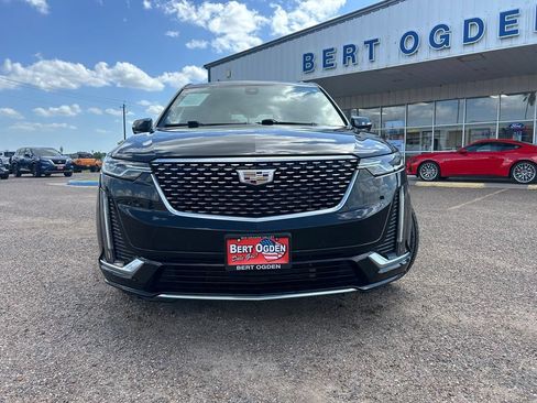 Used 2022 Cadillac XT6 Premium Luxury FWD image 2