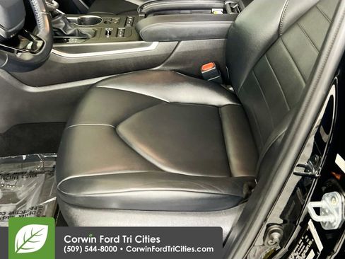 Used 2021 Toyota Highlander XLE image 22