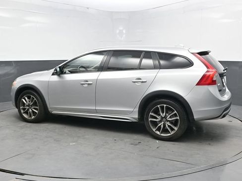 Used 2017 Volvo V60 T5 Cross Country w/ Convenience Package AWD/4WD image 4