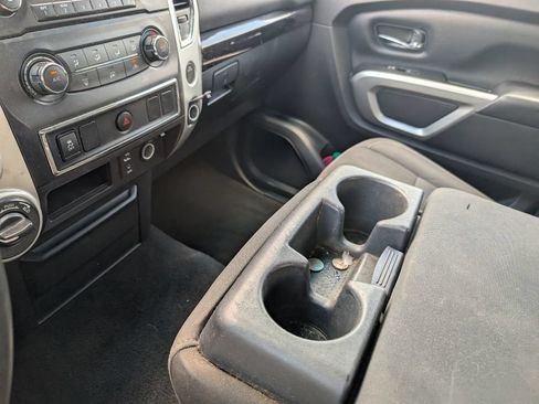 Used 2018 Nissan Titan SV AWD/4WD image 23