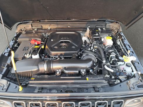 Used 2025 Jeep Wrangler Sport AWD/4WD image 26