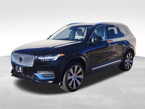 Certified 2025 Volvo XC90 B6 Ultra w/ Lounge Package image 3