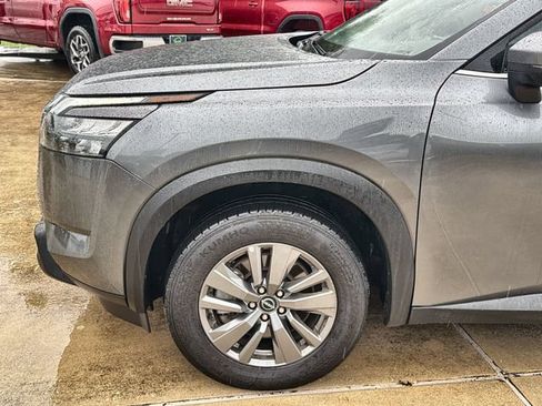 Used 2025 Nissan Pathfinder SV FWD image 32