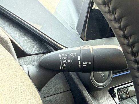 Used 2025 Toyota Prius XLE image 25