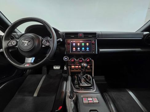 Used 2025 Toyota GR86 Premium w/ ALL Weather Mat Package (TMS) image 12