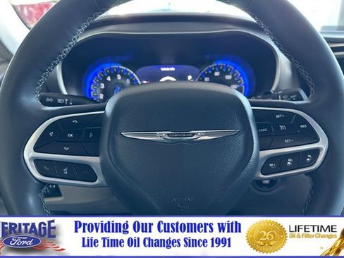 Used 2023 Chrysler Pacifica Touring-L image 24