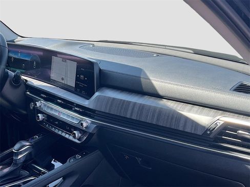 Used 2024 Kia Telluride SX w/ Towing Package image 32