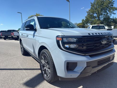 New 2025 Ford Expedition Platinum w/ Stealth Performance Package image 3