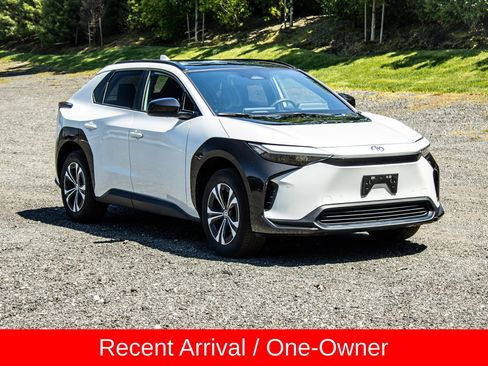 Used 2023 Toyota bZ4X AWD image 10