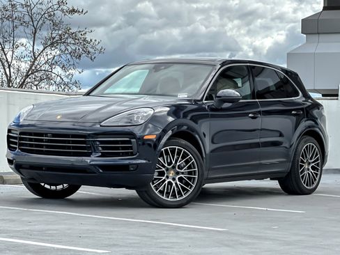 Certified 2023 Porsche Cayenne image 1