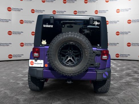 Used 2018 Jeep Wrangler Unlimited Sahara w/ Connectivity Group AWD/4WD image 4