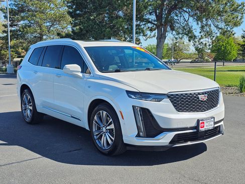 Used 2022 Cadillac XT6 Premium Luxury w/ Technology Package FWD image 7