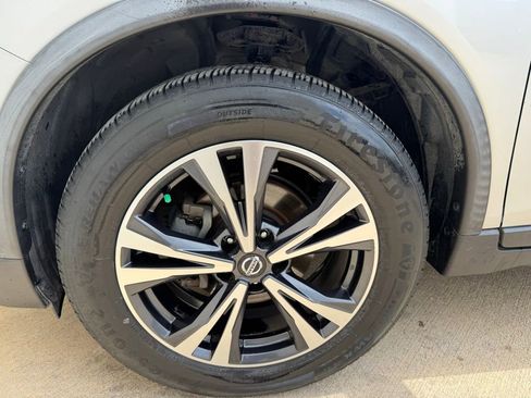 Used 2019 Nissan Rogue SV w/ Sun & Sound Touring Package FWD image 10