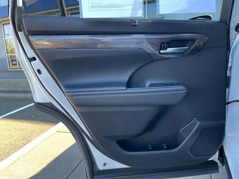 Used 2022 Toyota Highlander Limited AWD/4WD image 13