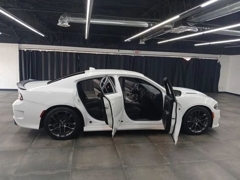 Used 2023 Dodge Charger Scat Pack w/ Technology Group RWD image 32