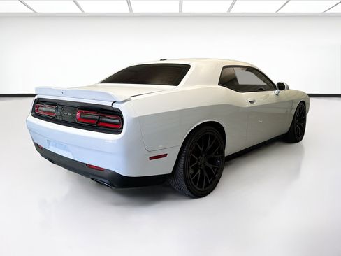 Used 2022 Dodge Challenger R/T RWD image 4