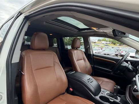 Used 2019 Toyota Highlander Limited AWD/4WD image 17