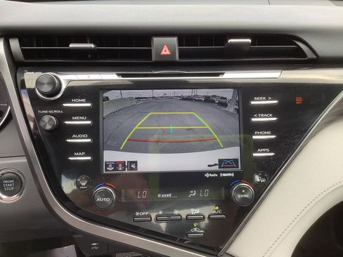 Used 2019 Toyota Camry XLE FWD image 17