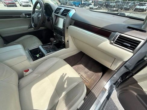 Used 2018 Lexus GX 460 Premium w/ Premium Package AWD/4WD image 16