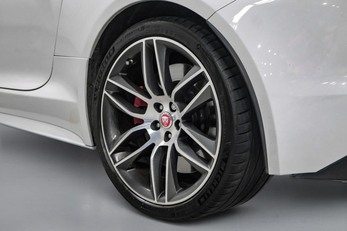 Used 2019 Jaguar F-TYPE R AWD/4WD image 59