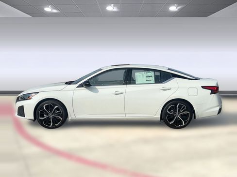 New 2025 Nissan Altima 2.5 SR w/ SR Premium Package image 2