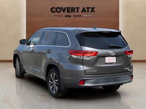 Used 2018 Toyota Highlander XLE image 3