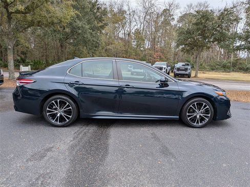 Used 2020 Toyota Camry SE image 3