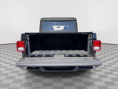 Certified 2022 Jeep Gladiator Sport AWD/4WD image 12