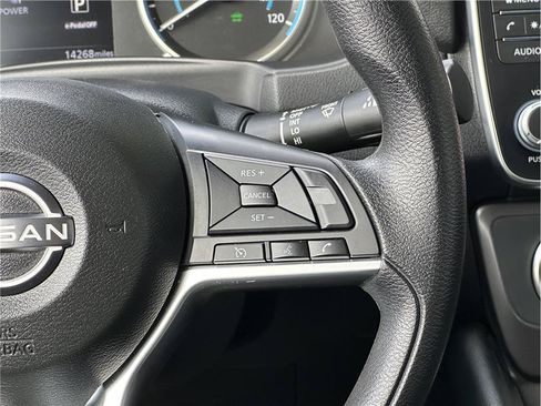 Used 2025 Nissan Leaf S FWD image 21