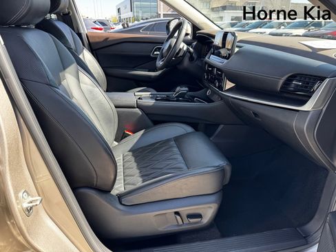 Used 2021 Nissan Rogue Platinum image 26