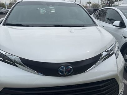 Certified 2021 Toyota Sienna XLE