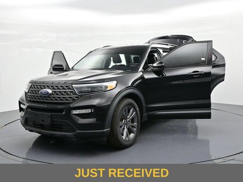 Certified 2022 Ford Explorer XLT w/ Equipment Group 202A RWD image 32