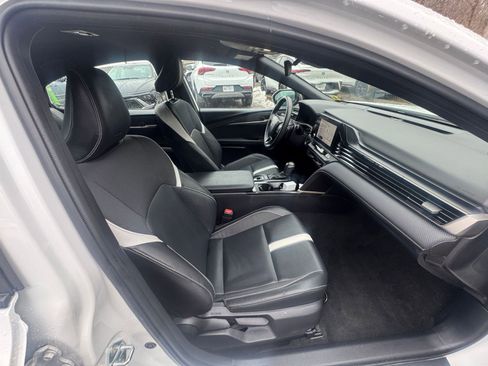 Used 2025 Toyota Camry SE image 32