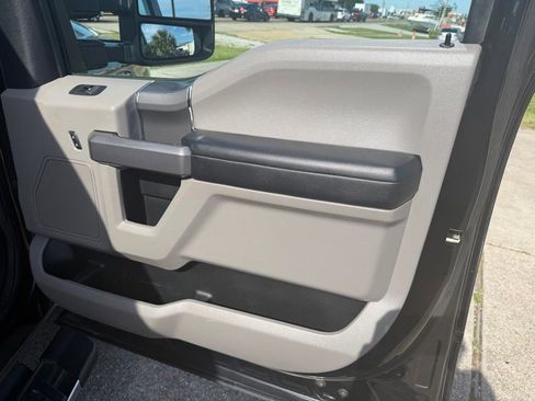 Used 2019 Ford F250 XLT w/ XLT Premium Package AWD/4WD image 17