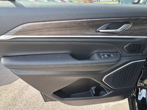 New 2026 Jeep Grand Cherokee L Limited AWD/4WD image 17