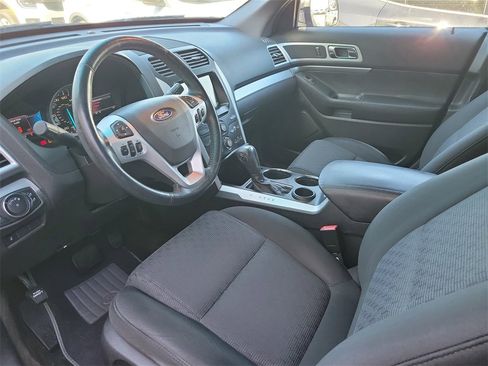Used 2014 Ford Explorer XLT w/ Equipment Group 201A image 10