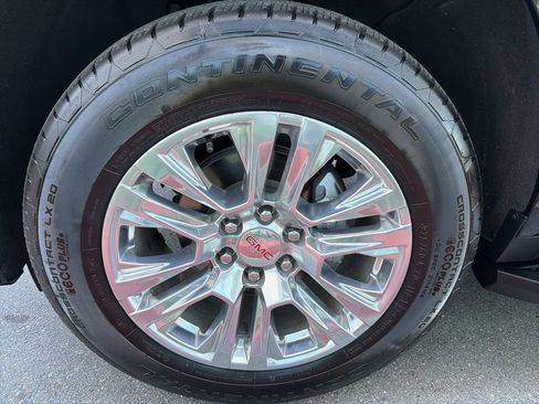 Used 2025 GMC Yukon Denali AWD/4WD image 3