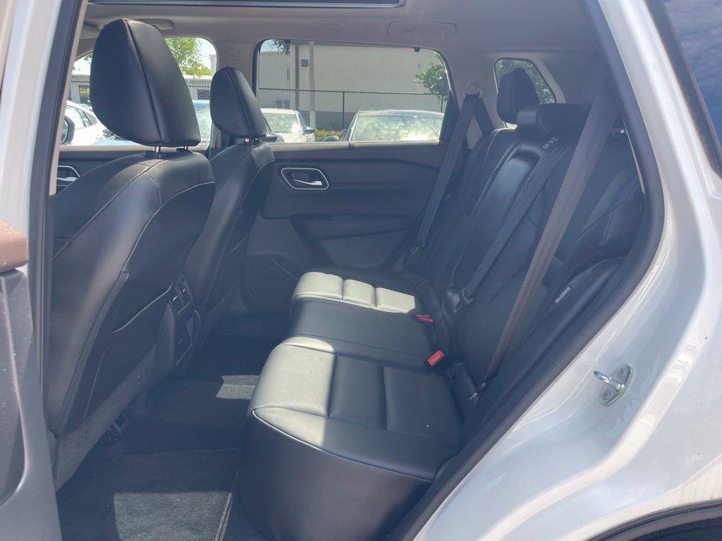 Certified 2021 Nissan Rogue SV w/ Premium Package FWD image 9