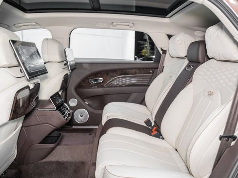 Used 2025 Bentley Bentayga Extended Wheelbase image 22