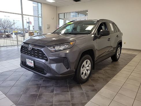 Used 2021 Toyota RAV4 LE image 2