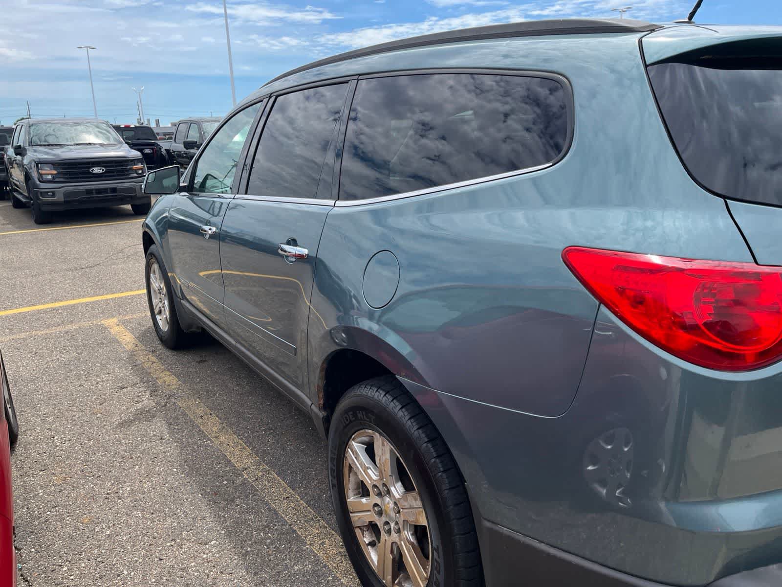 Used 2009 Chevrolet Traverse LT FWD image 12
