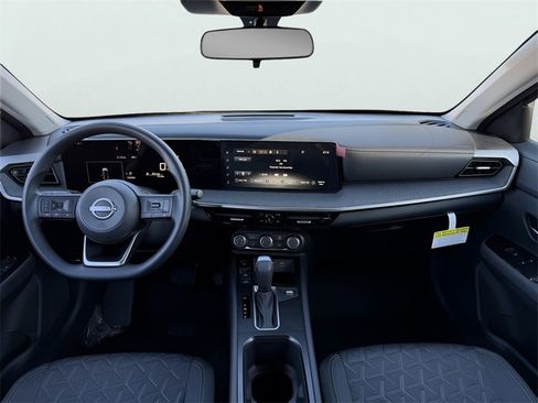 Used 2025 Nissan Kicks SV image 15