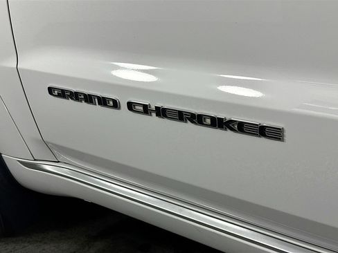 Used 2019 Jeep Grand Cherokee Summit w/ Platinum Series Group AWD/4WD image 28