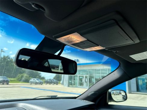 Used 2018 Ford Taurus SEL image 17