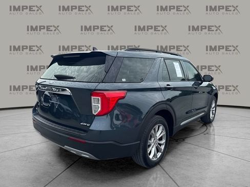 Used 2024 Ford Explorer XLT w/ Equipment Group 202A AWD/4WD image 3